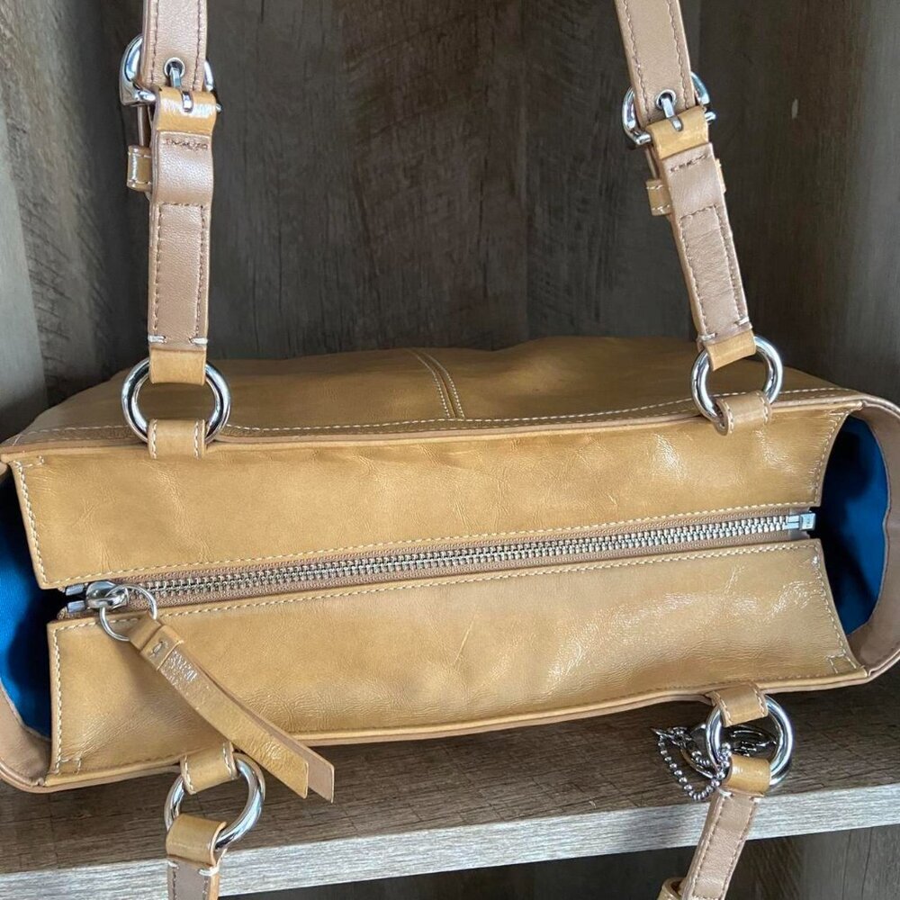 Coach Gallery Tan Patent Glossy Leather Shoulder Tote Purse Silver Hardware - Picture 7 of 8